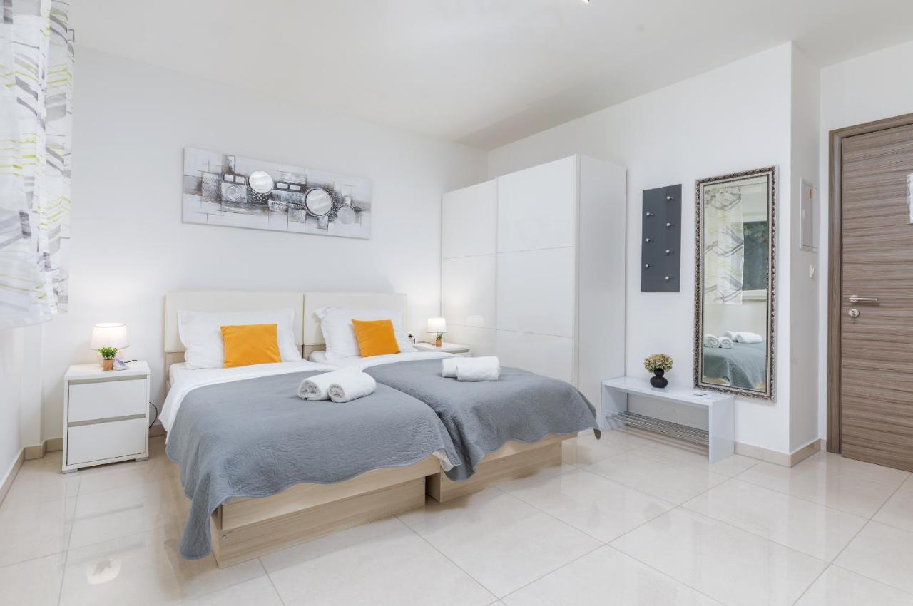 Marine Lux apartments Pula Extérieur photo