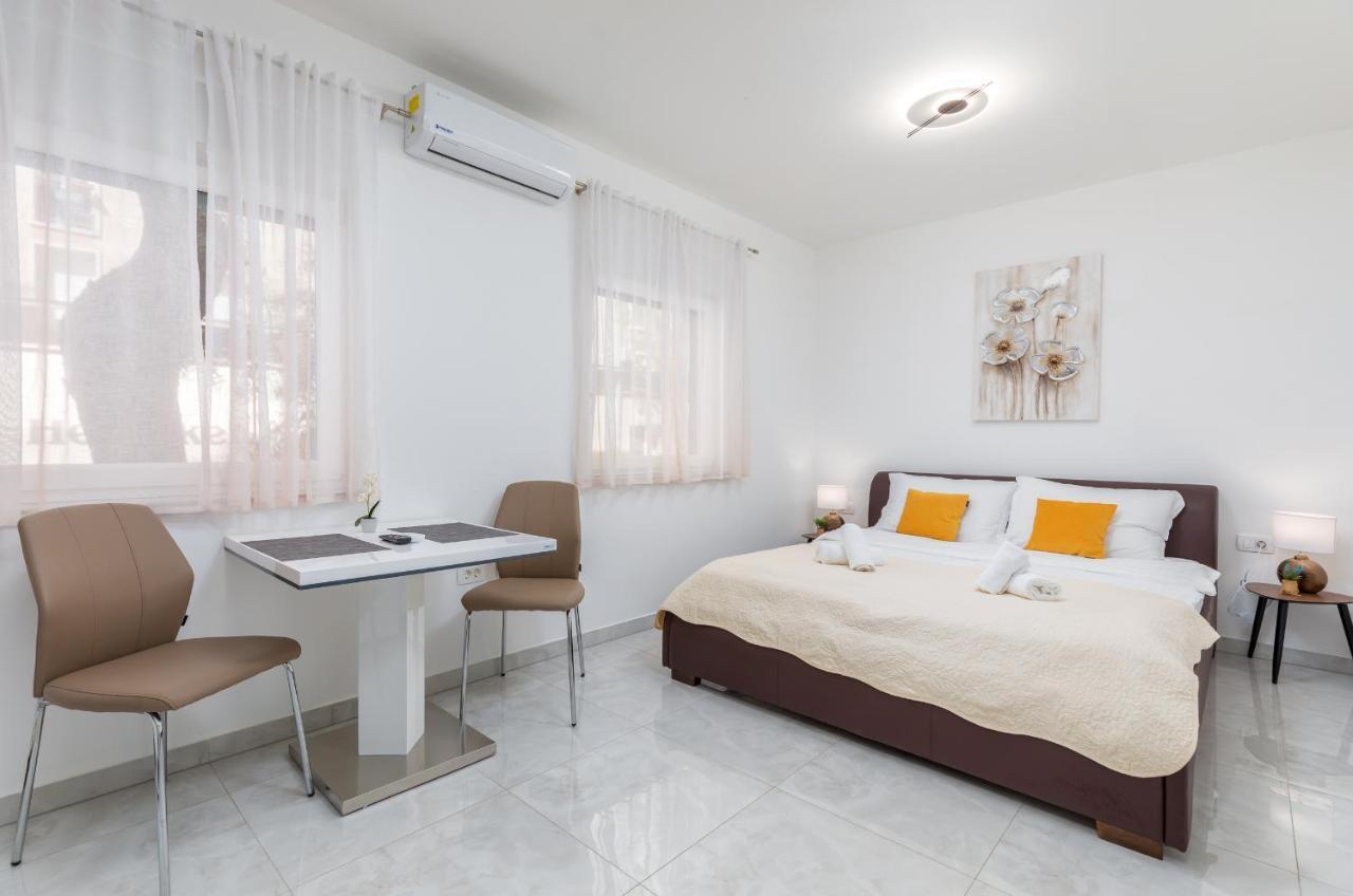Marine Lux apartments Pula Extérieur photo