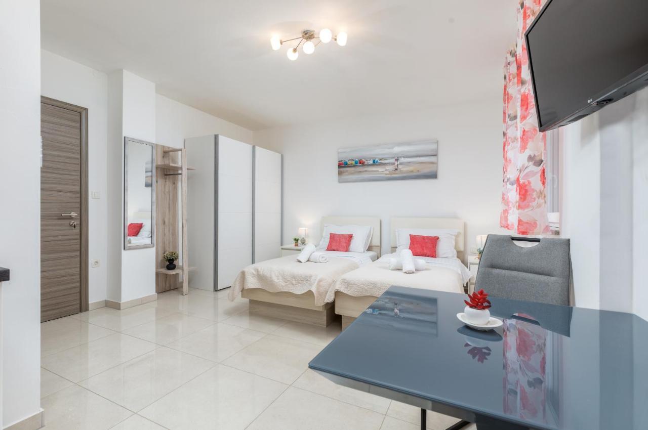 Marine Lux apartments Pula Extérieur photo