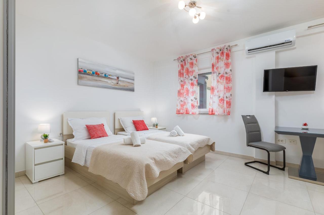 Marine Lux apartments Pula Extérieur photo