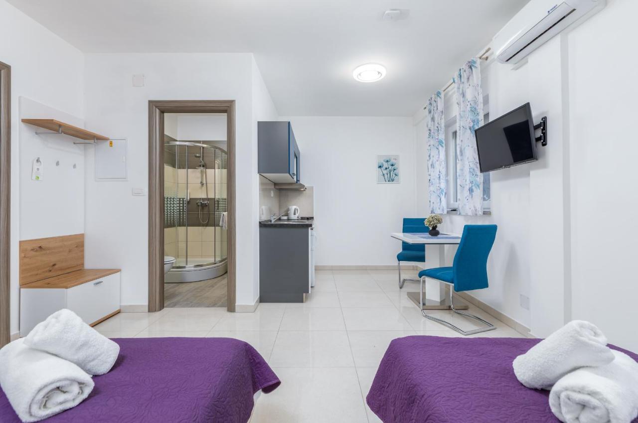 Marine Lux apartments Pula Extérieur photo