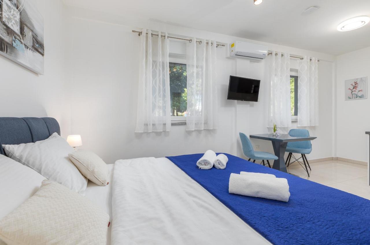 Marine Lux apartments Pula Extérieur photo