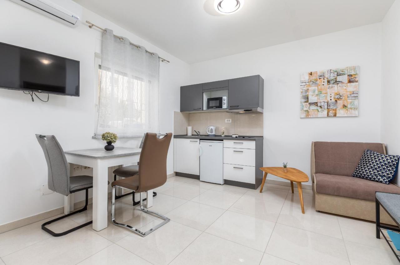 Marine Lux apartments Pula Extérieur photo