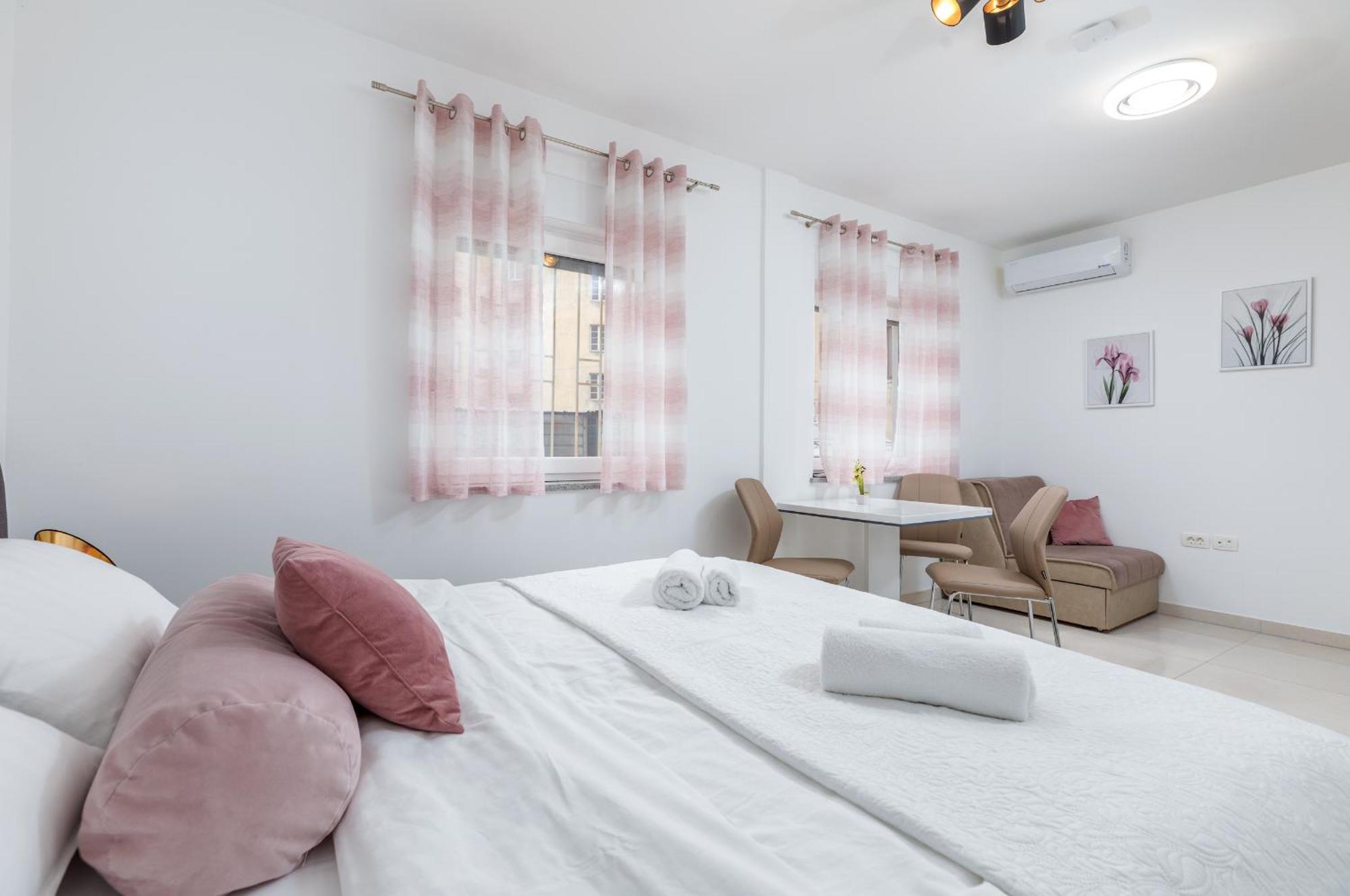 Marine Lux apartments Pula Extérieur photo